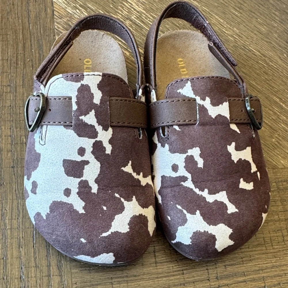 Old Navy Brown and Cream Cow-Print Kids Slip-On Clogs with Back Strap